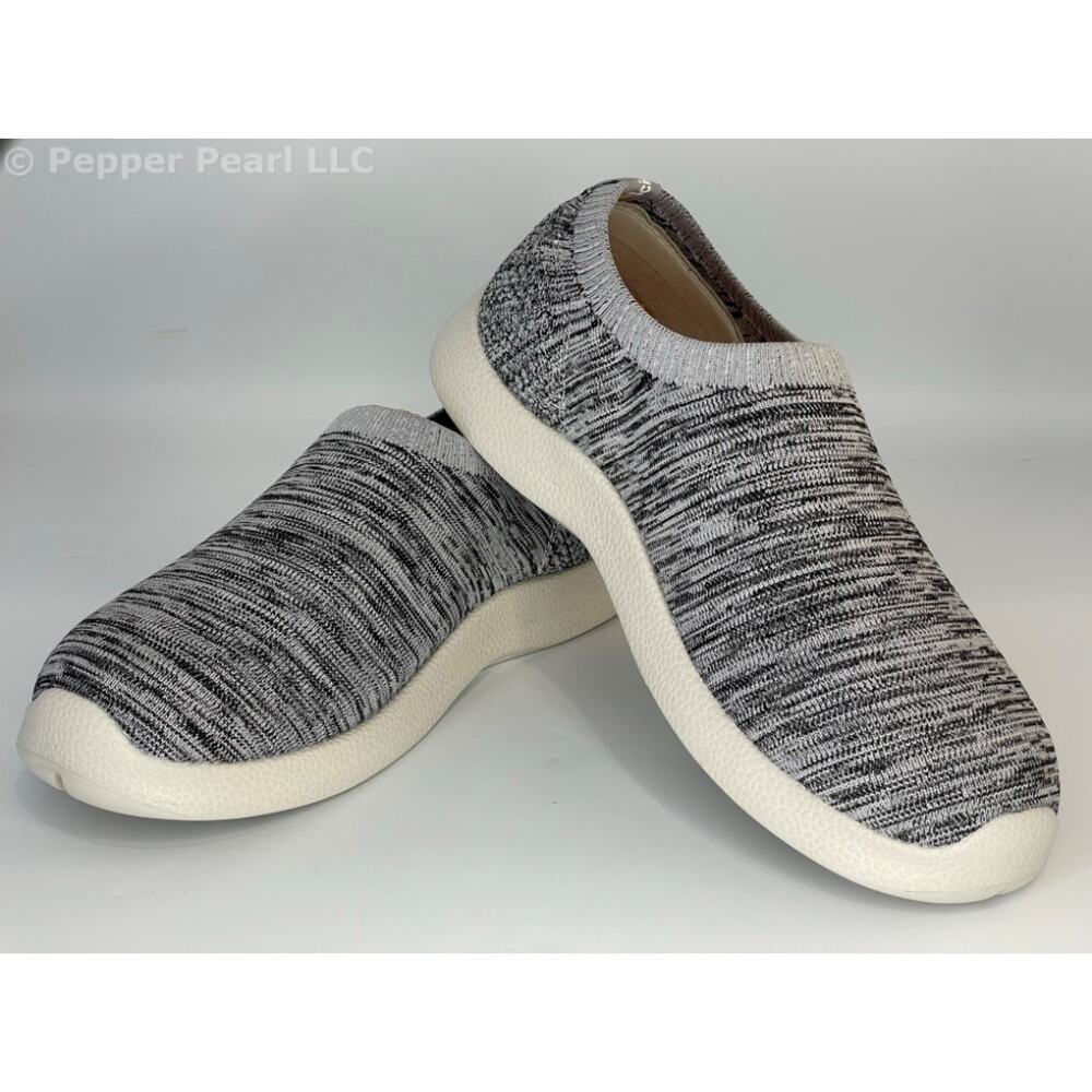 Women’s Comfort Shoe Slip-On Water and Slip Resistant Size 8 Light Grey